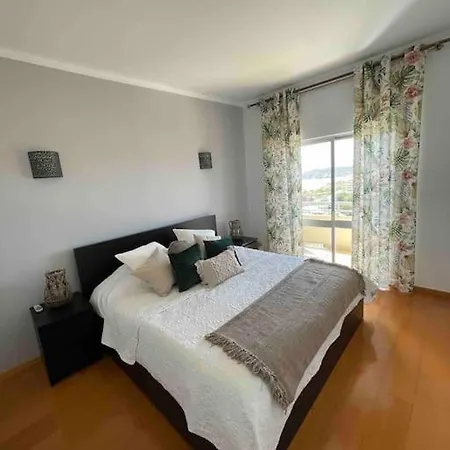 2 Bed Beachfront With Pool And Ocean View Apartamento Portimão