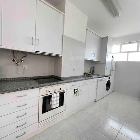 2 Bed Beachfront With Pool And Ocean View Apartamento Portimão