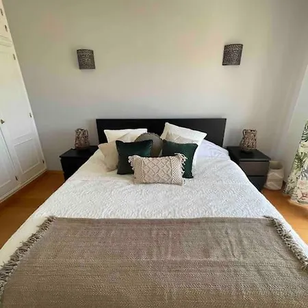 Apartment 2 Bed Beachfront With Pool And Ocean View